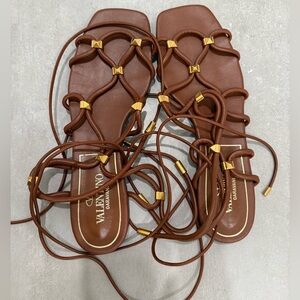 Valentino Garavani
Brown 'rockstud Net' Flat Sandal